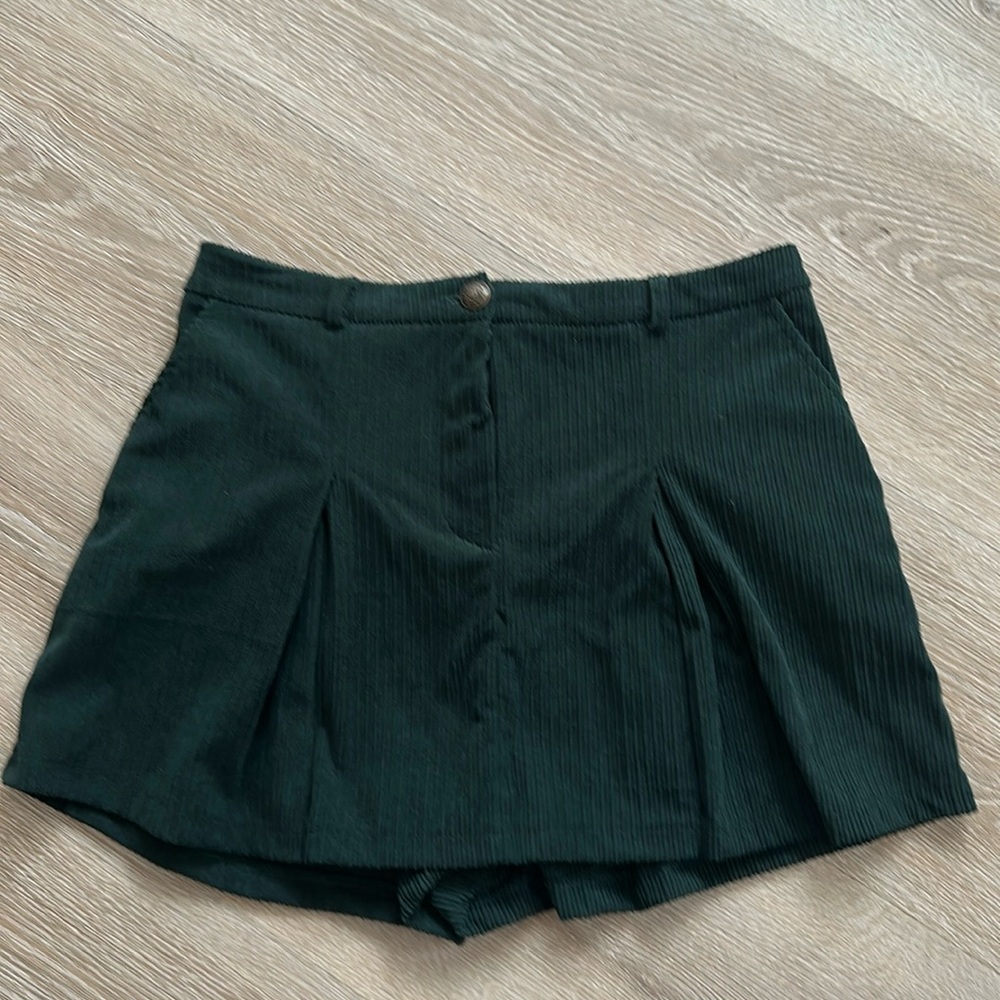 Kirious green corduroy skort